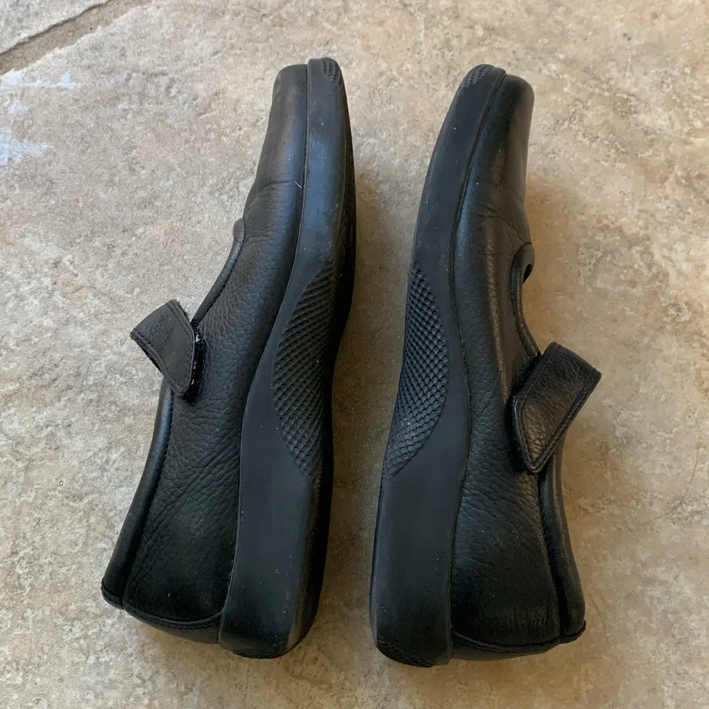 Easy Spirit Black Leather Shoes - Picture 4 of 5